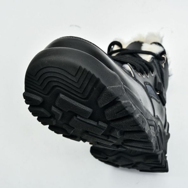 JHB09 Men's Heated Boots - Anti-Slip Sole Close-Up JHB09 men's heated boot outsole close-up showing deep lug anti-slip tread